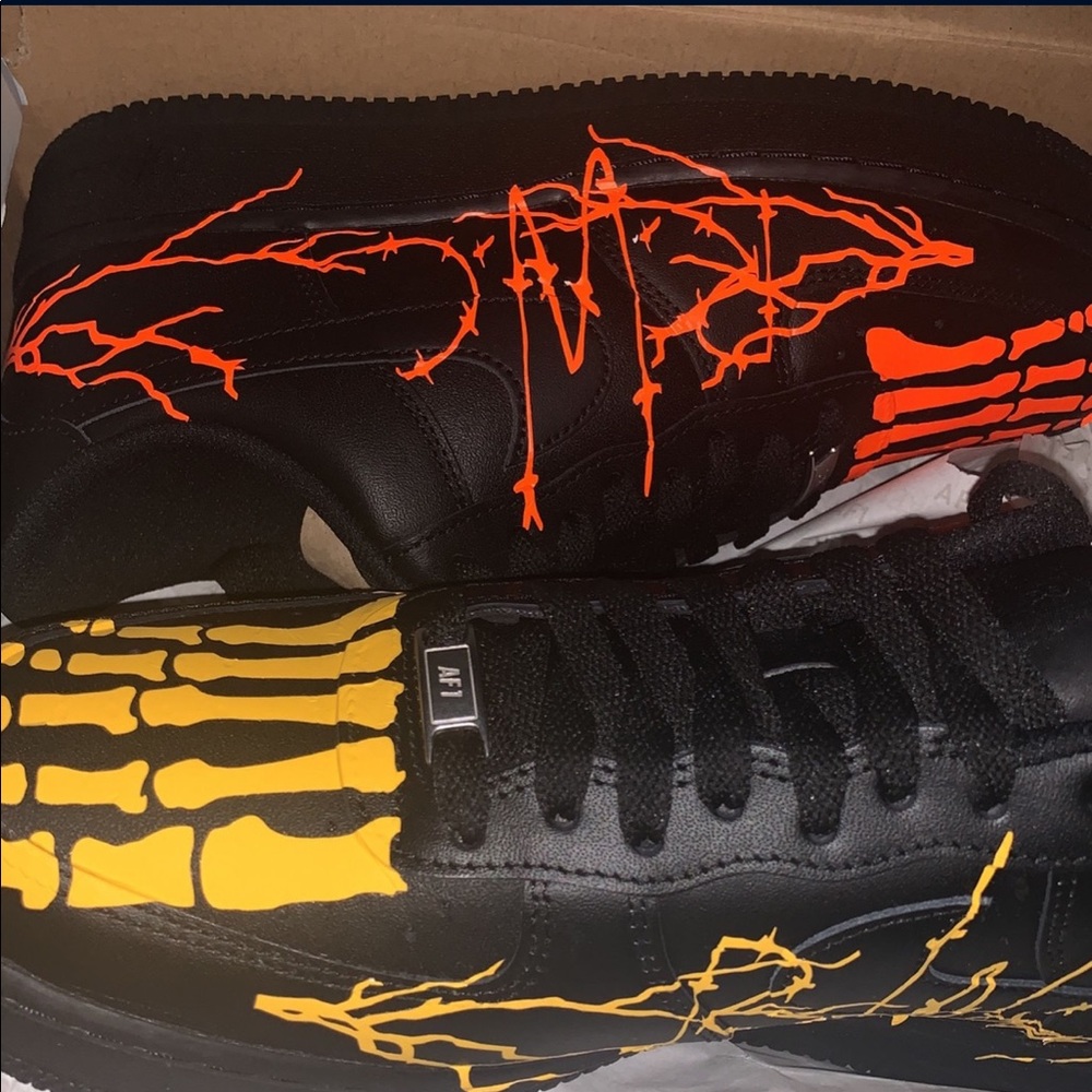 Custom Gnikes